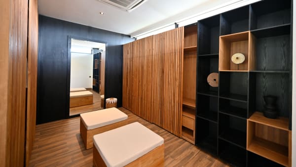 Elite Havens - Villa Nica Bali Indonesia - Master bedroom spacious walk-in closet